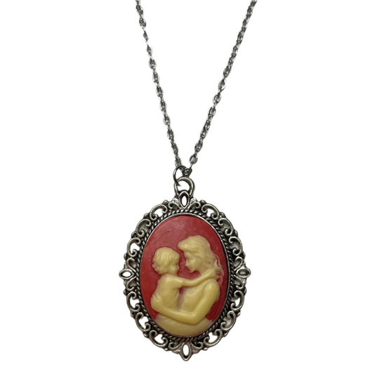 mama cameo pendant chain