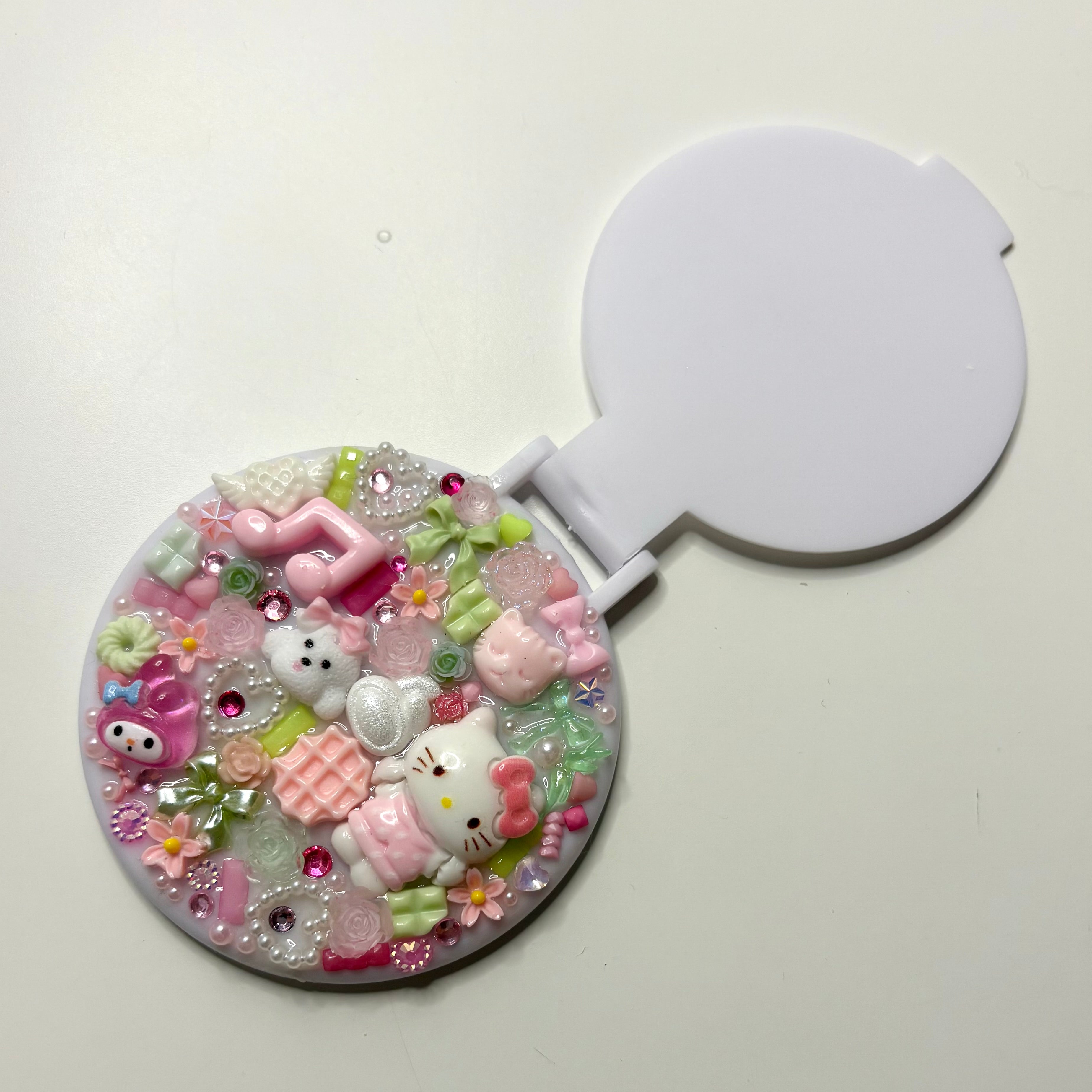 y2k kitty deco compact mirror