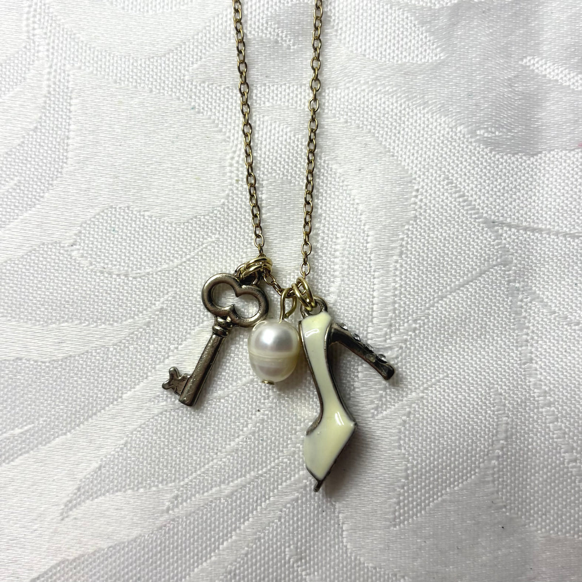 dolly necklace