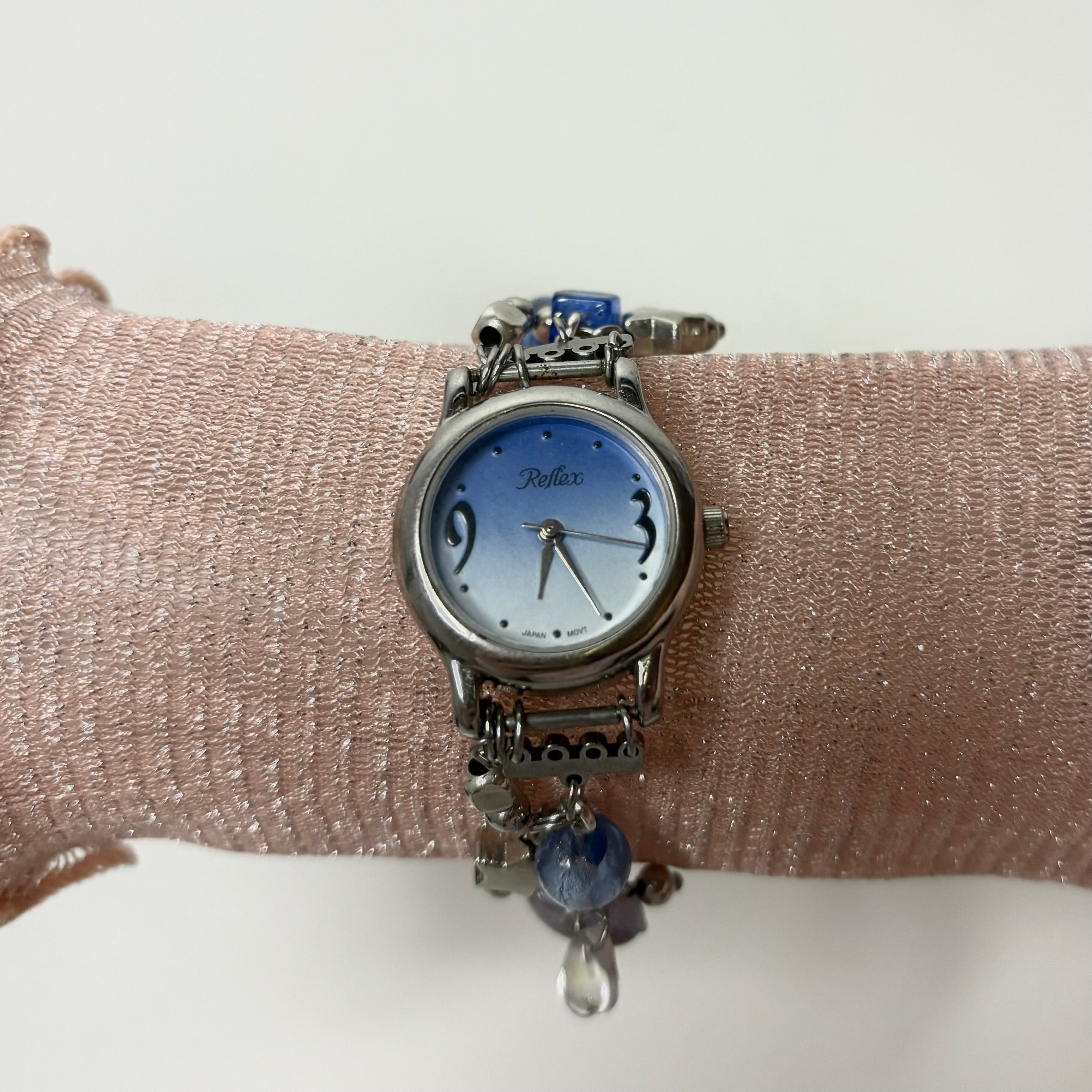 [not functional] gradient blue bracelet