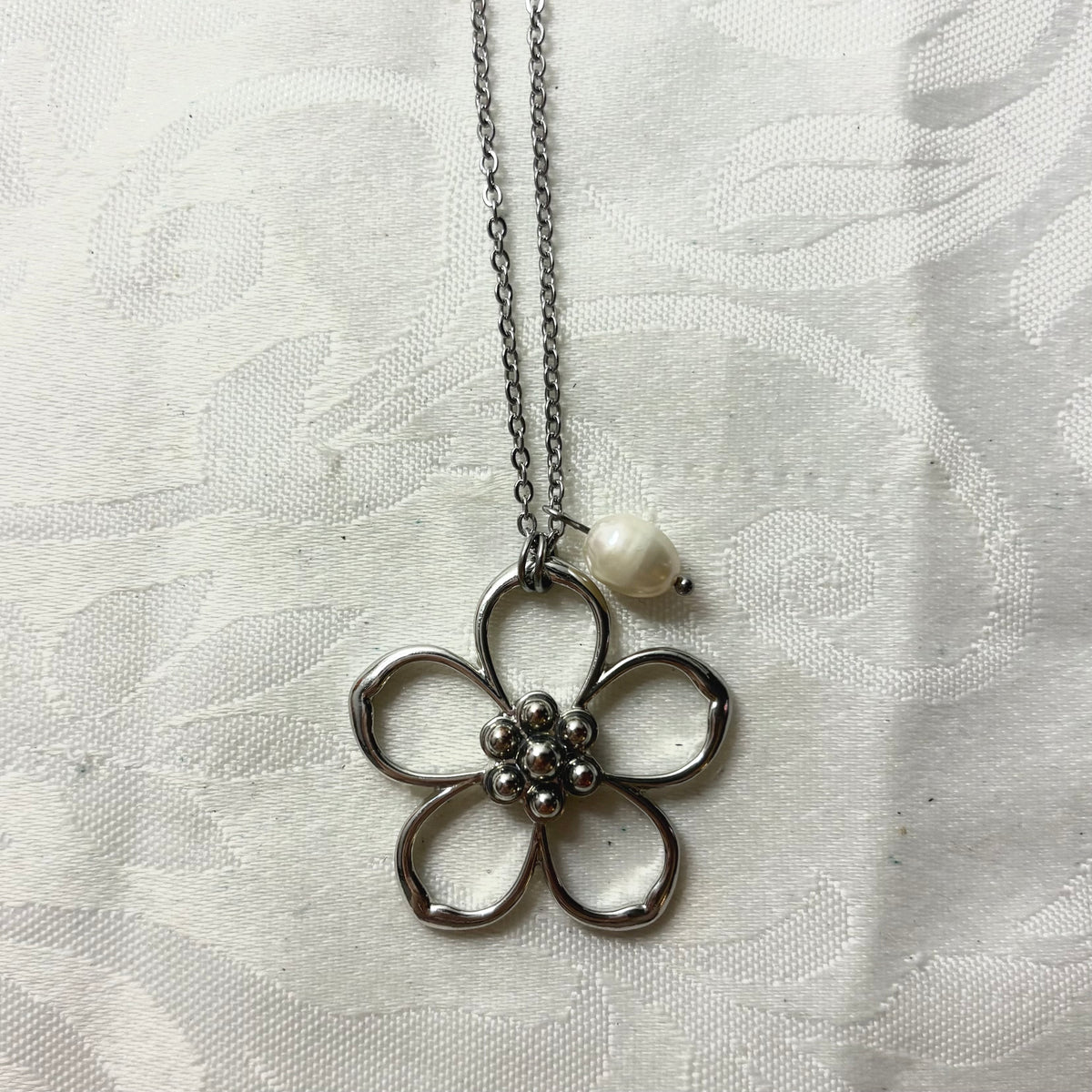 fleur necklace