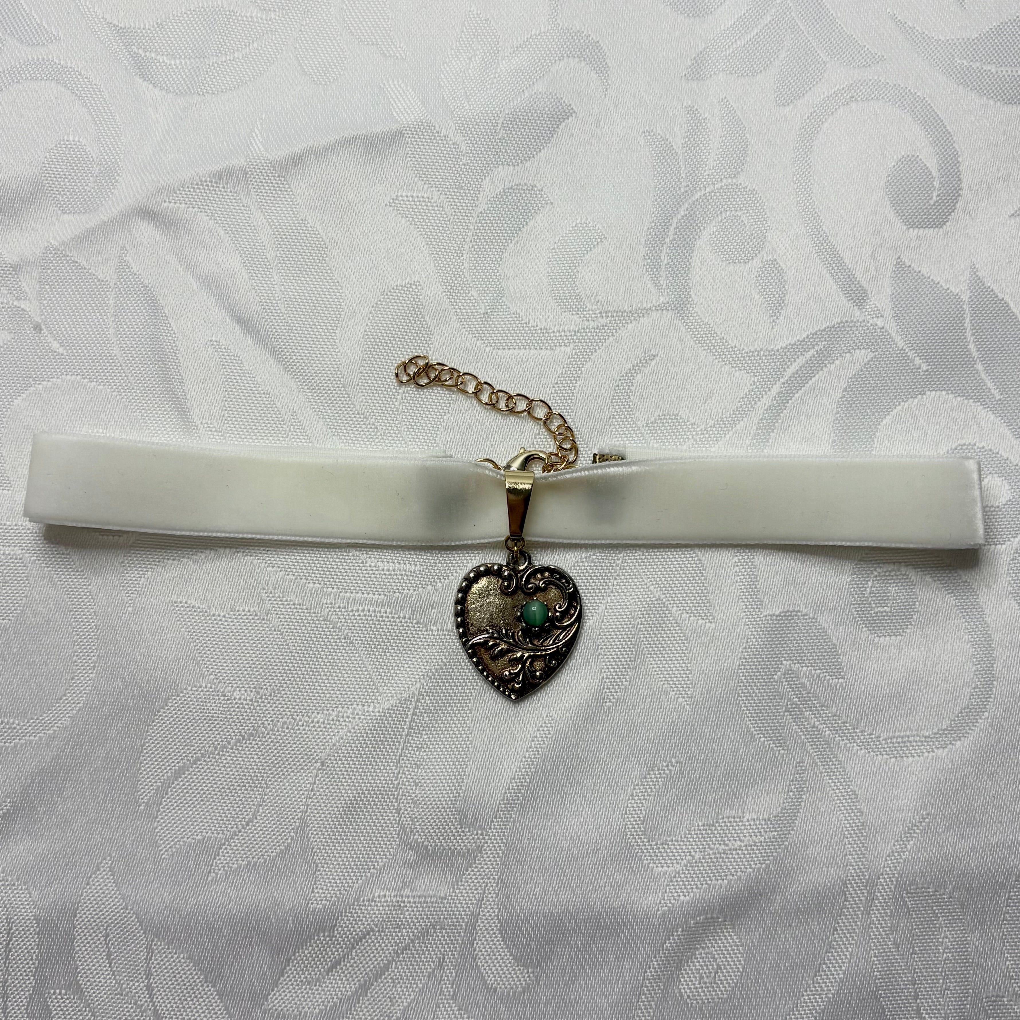 joan choker necklace