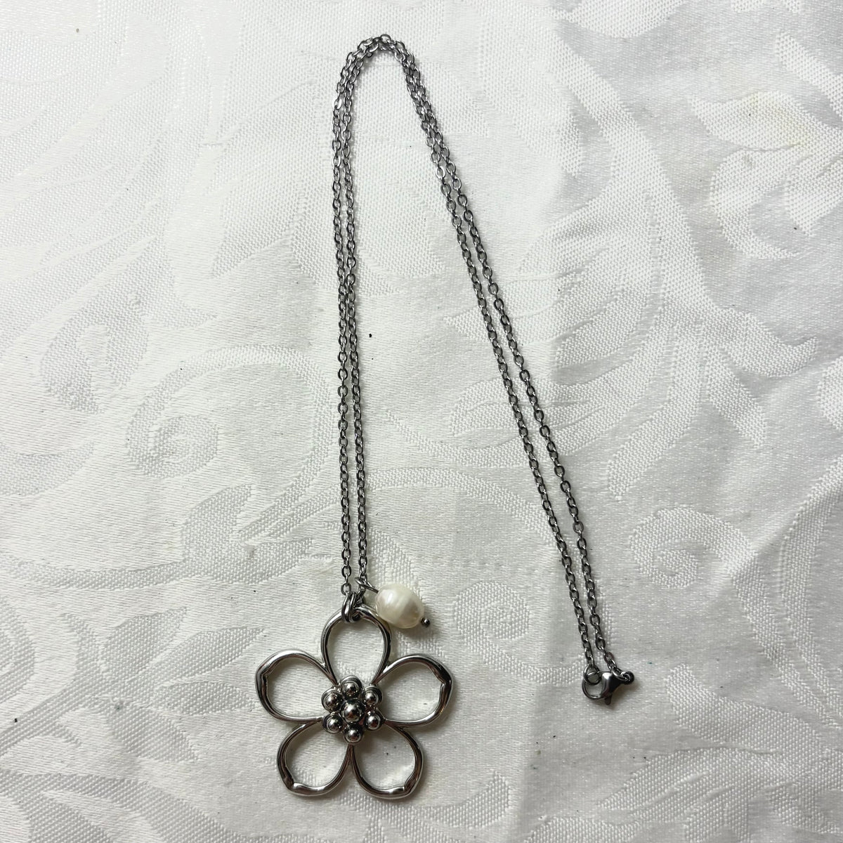 fleur necklace