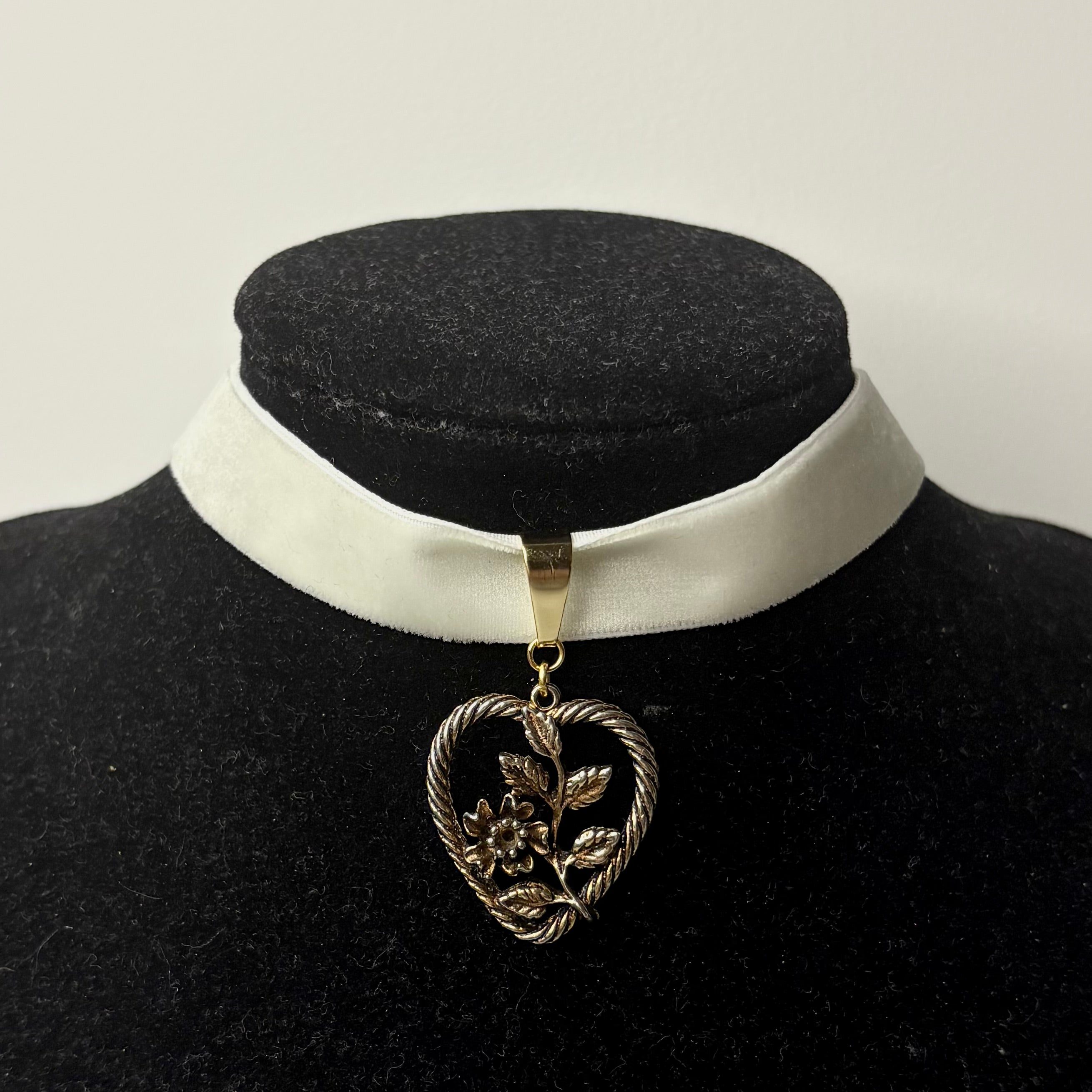 bette choker necklace
