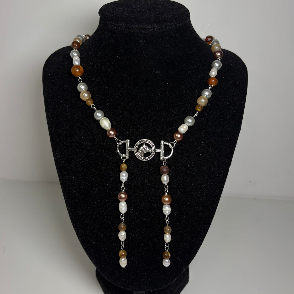 16 carriages beaded necklace